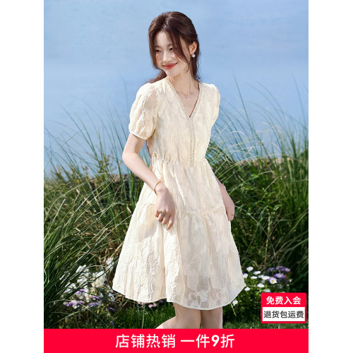 沫晗依美巨好看的白色裙子2025夏季新款法式千金感抽繩系帶連衣裙
