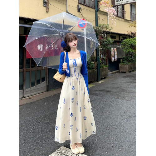今年流行的漂亮裙子2025新款碎花吊帶連衣裙加開衫兩件套裝女夏季