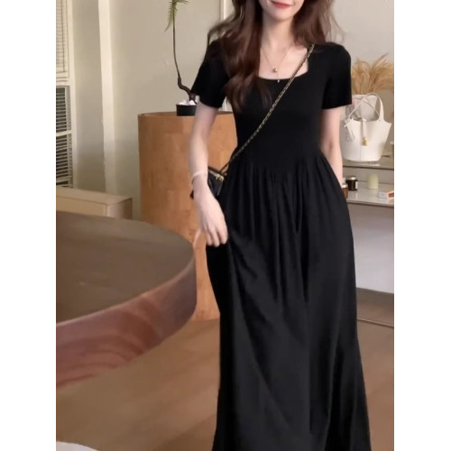 法式赫本風高腰連衣裙女夏季大碼胖mm遮肉顯瘦時尚設計感小黑裙子