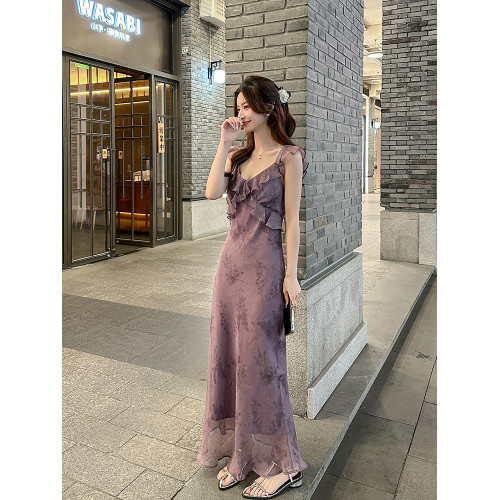 V領紫色碎花連衣裙女夏2025新款高級感法式氣質修身收腰吊帶長裙