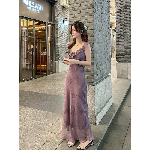 V領紫色碎花連衣裙女夏2025新款高級感法式氣質修身收腰吊帶長裙
