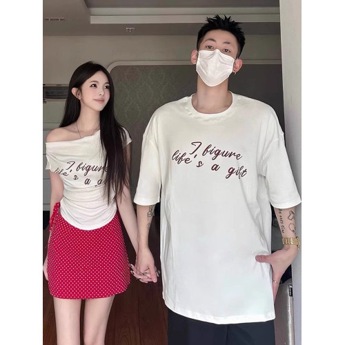 超火一字肩情侶裝夏裝短袖T恤辣妹修身斜肩短款上衣女寬松男t恤衫