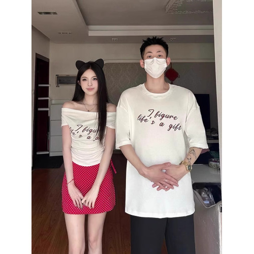 超火一字肩情侶裝夏裝短袖T恤辣妹修身斜肩短款上衣女寬松男t恤衫