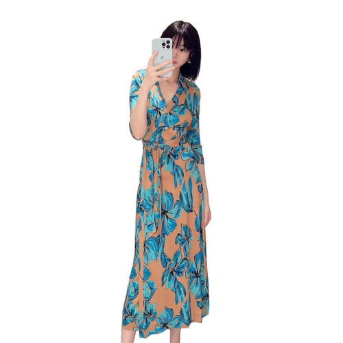 春季新款女裝裹身裙2025翻領橘色夢舞花系帶開叉裙優雅長款連衣裙