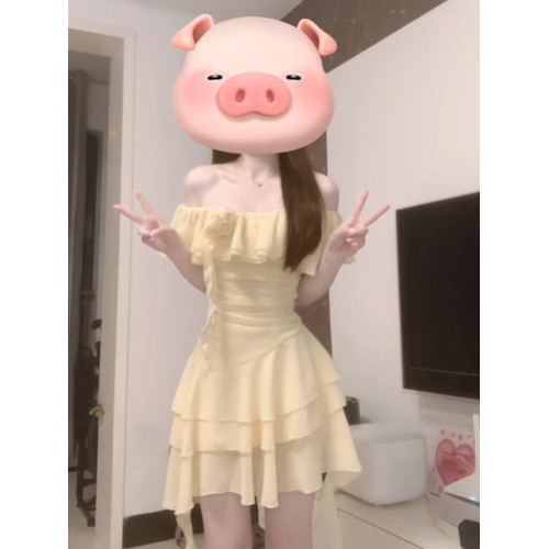 純欲風辣妹高級感一字肩連衣裙女夏黃色立體花朵不規則小個子短裙