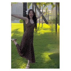 高品質歐陽娜娜同款咖色波點吊帶連衣裙女2025夏季新款顯瘦長裙子