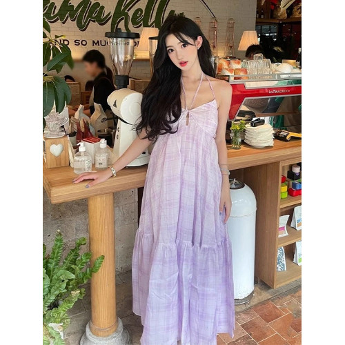 海邊度假紫色掛脖吊帶連衣裙子女裝夏季2025新款法式露背沙灘長裙