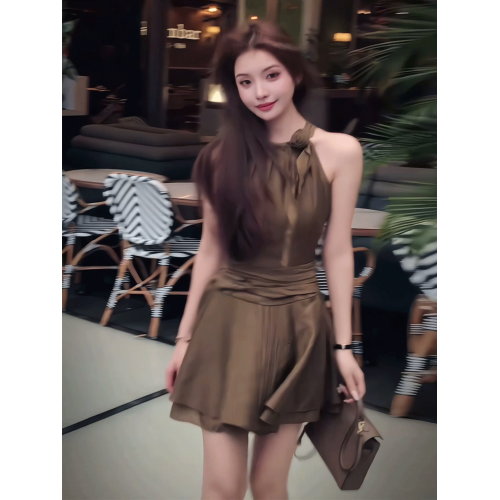 法式復古氣質掛脖連衣裙女2025年夏季新款設計感小衆收腰顯瘦短裙