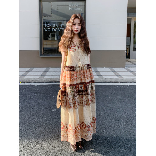 民族波西米亞風碎花連衣裙2025新款女夏復古波點巨好看法式背心裙
