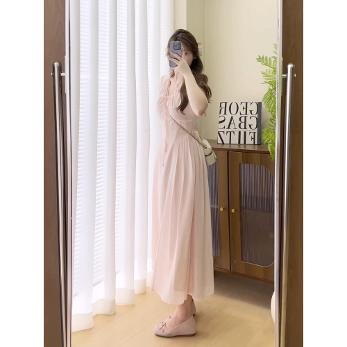 Mu子醬微胖2025夏季新款大碼胖mm法式復古收腰v領粉色連衣裙