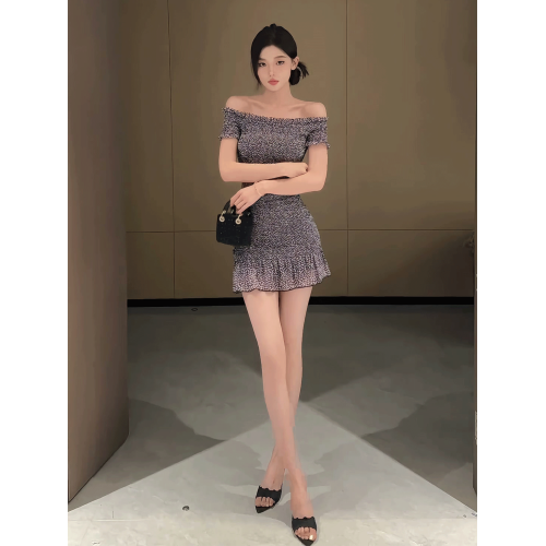 法式復古碎花一字肩短袖連衣裙女2025夏季新款設計感收腰包臀短裙