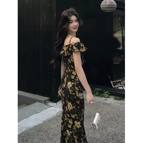法式復古氣質一字肩碎花連衣裙女2025夏季新款荷葉邊收腰顯瘦長裙