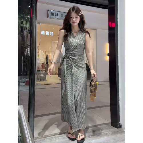 設計感交叉綁帶v領無袖連衣裙女夏季法式復古減齡收腰顯瘦長裙子