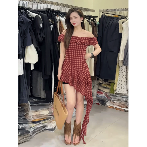 法式荷葉邊飄帶一字肩連衣裙女2025年夏季新款收腰顯瘦不規則短裙