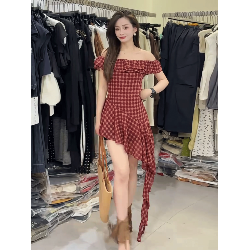 法式荷葉邊飄帶一字肩連衣裙女2025年夏季新款收腰顯瘦不規則短裙