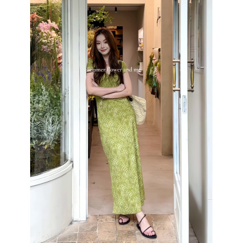 法式v領綠色碎花連衣裙女夏2025新款高級感氣質收腰後媽包臀長裙