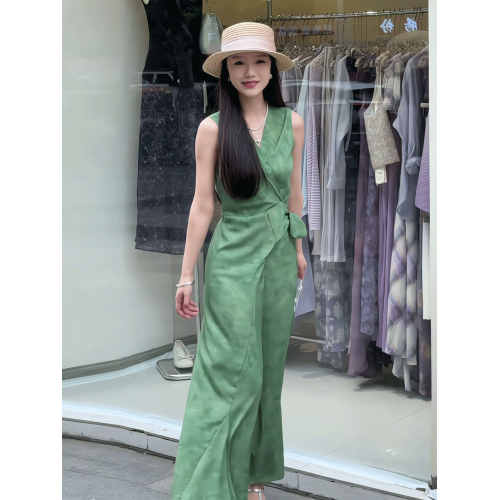 法式復古V領交叉綁帶無袖掛脖連衣裙女2025夏季新款收腰顯瘦長裙