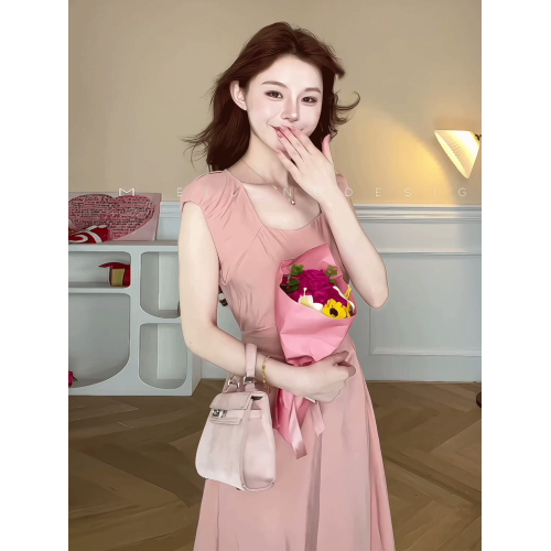 法式氣質夏日絕美無袖方領連衣裙女2025新款修身顯瘦系帶露腰長裙