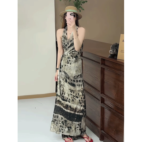 法式復古暈染V領無袖掛脖連衣裙女夏季高級感氣質顯瘦綁帶長裙潮