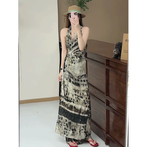 法式復古暈染V領無袖掛脖連衣裙女夏季高級感氣質顯瘦綁帶長裙潮