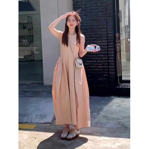 設計感粉色無袖背心連衣裙女夏季2025新款網紅氣質收腰花苞長裙子