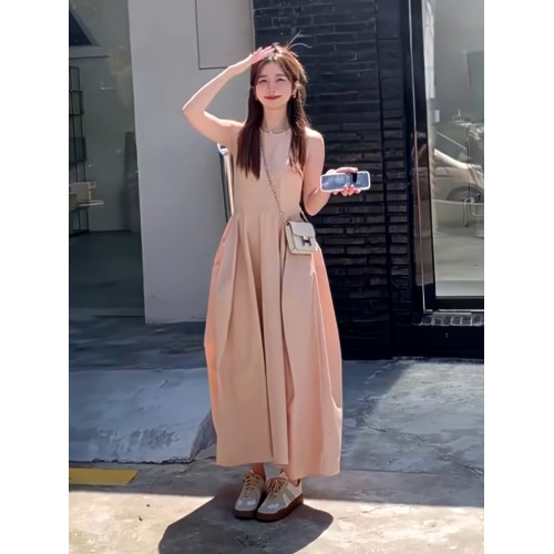 設計感粉色無袖背心連衣裙女夏季2025新款網紅氣質收腰花苞長裙子