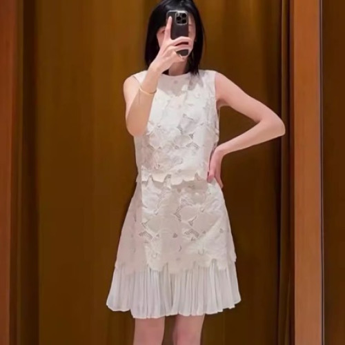 2025夏季新款時尚女裝法式鏤空花卉露背百褶連衣裙SFPRO04298
