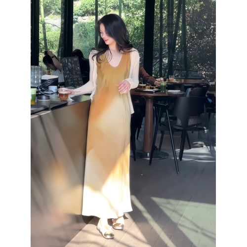 法式U領設計師款連衣裙女2025夏季收腰顯瘦暈染吊帶裙顯瘦長裙