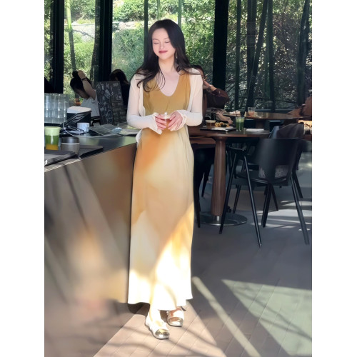 法式U領設計師款連衣裙女2025夏季收腰顯瘦暈染吊帶裙顯瘦長裙