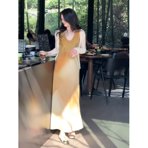 法式U領設計師款連衣裙女2025夏季收腰顯瘦暈染吊帶裙顯瘦長裙