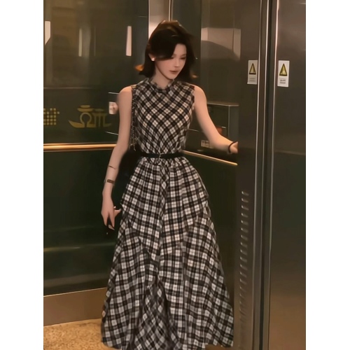 法式復古格紋無袖連衣裙女2025年夏季新款設計感獨特絕美慵懶長裙