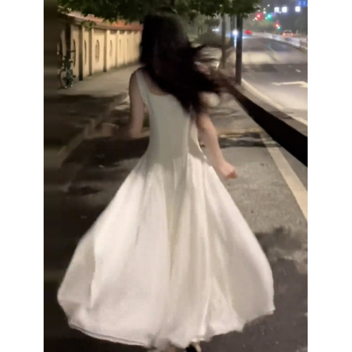 巨好看白色吊帶連衣裙子女夏季2025新款今年流行爆款漂亮無袖長裙