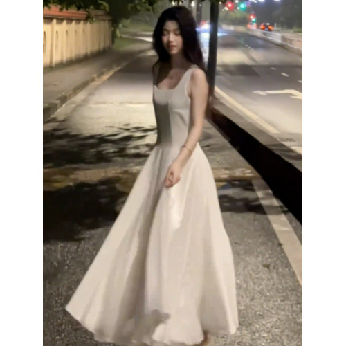 巨好看白色吊帶連衣裙子女夏季2025新款今年流行爆款漂亮無袖長裙