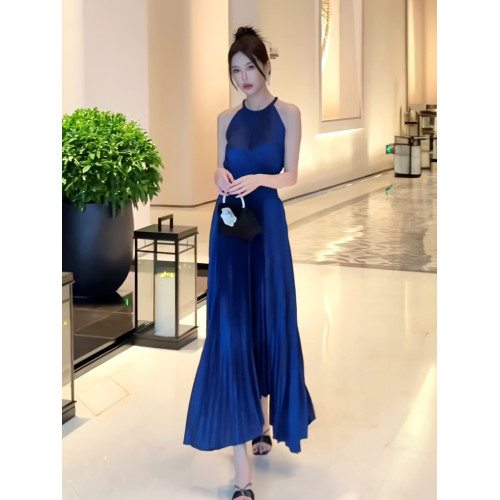 名媛風無袖掛脖露背連衣裙女裝2025年夏季新款高彈收腰百褶大擺裙
