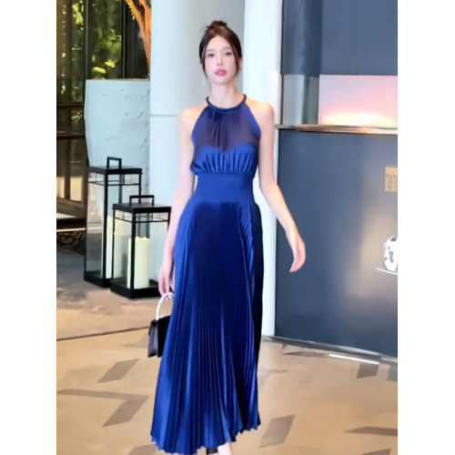 名媛風無袖掛脖露背連衣裙女裝2025年夏季新款高彈收腰百褶大擺裙