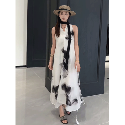 法式復古印花無袖飄帶連衣裙女2025年夏季新款氣質高級感寬松長裙