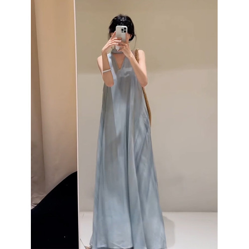 海邊度假藍色無袖掛脖吊帶連衣裙子女裝夏季2025新款氣質沙灘長裙