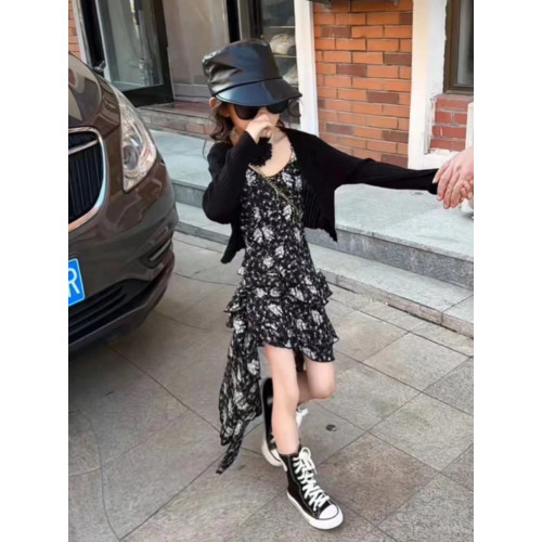 ins潮辣妹碎花吊帶連衣裙女童夏季法式設計感小衆不規則雪紡長裙7