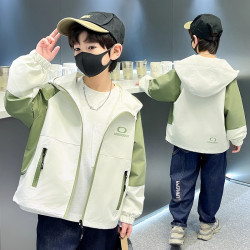 巴拉新款男童外套春秋薄款沖鋒衣洋氣中大童男孩帥酷連帽春季上衣