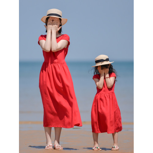 小樂往親子裝66課 夏季文藝紅色海邊草原新疆拍照旅遊母女連衣裙