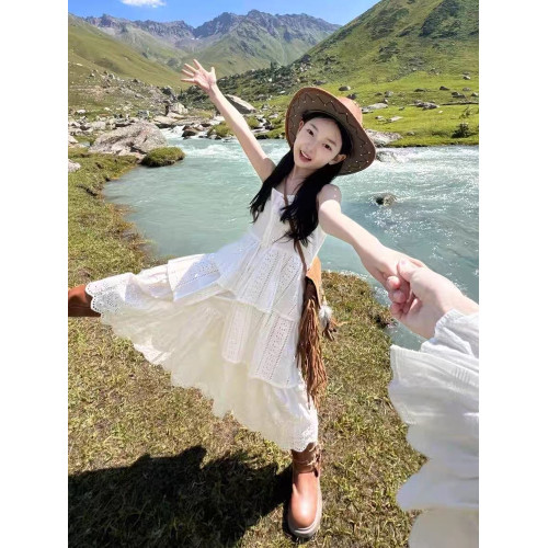 女童度假風白色吊帶蛋糕連衣裙夏季新款大兒童洋氣鏤空開叉長裙子