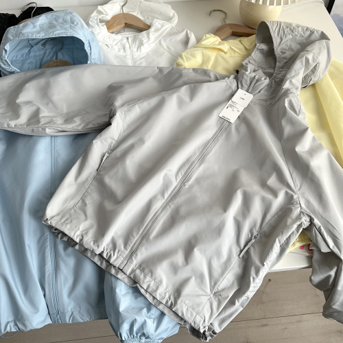 年度口碑！東Li4級防水UPF50+輕薄透氣連帽防曬衣外套女BY474175