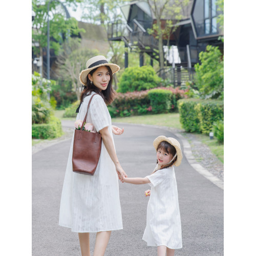 以匠/2025夏裝新款白色蝴蝶暗紋母女裝連衣裙/日系文藝寬松親子裝