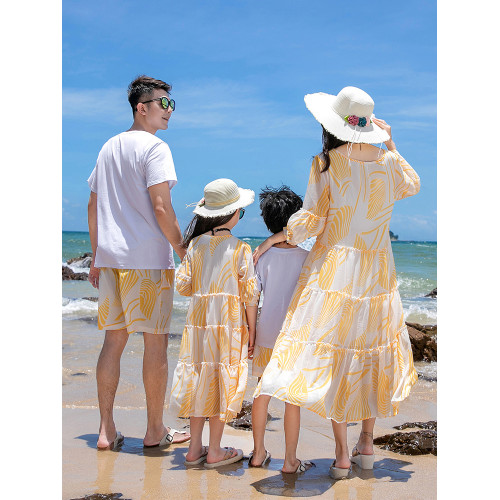 親子裝夏季一家三四口海邊度假母女寬松沙灘雪紡印花連衣裙全家裝