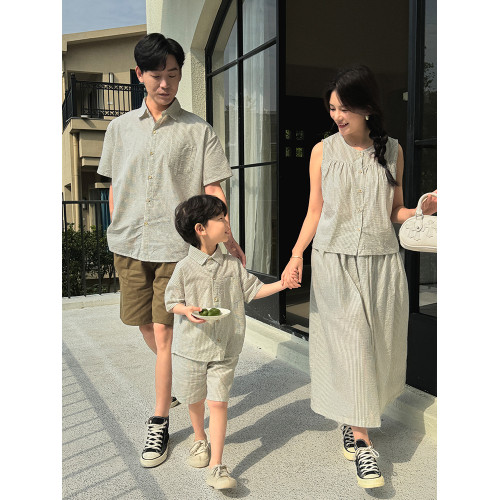 炸街親子裝一家三口夏季薄款母子條紋襯衫洋氣新款韓版母女連衣裙