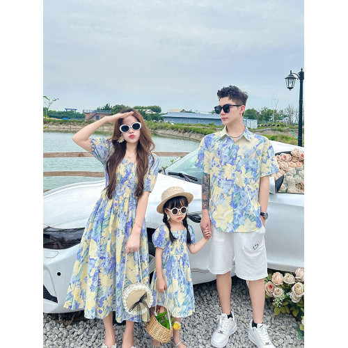海邊度假母女裝連衣裙2024夏季新款短袖一家三口親子裝襯衫碎花裙
