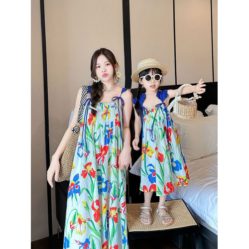 2024新款親子裝夏季海邊度假花襯衫一家三口沙灘裝母女吊帶連衣裙