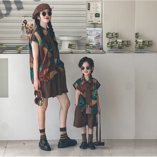 炸街親子裝夏季海邊度假風母子裝港風碎花襯衫背帶褲套裝母女裝