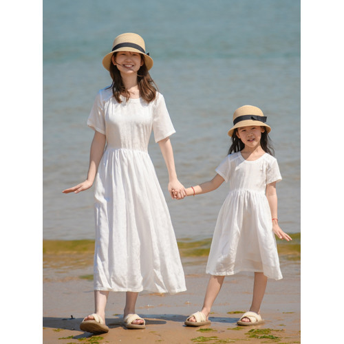 小樂往原創親子裝80課 夏女童海邊親子照度假白色文藝連衣裙母女