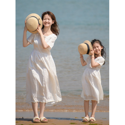 小樂往原創親子裝80課 夏女童海邊親子照度假白色文藝連衣裙母女